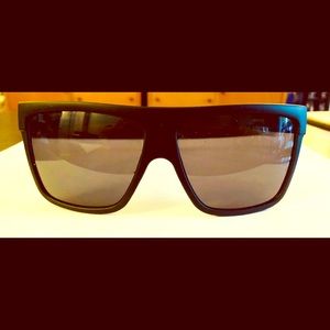 Original Quay Australia sunglasses style “Barnun”
